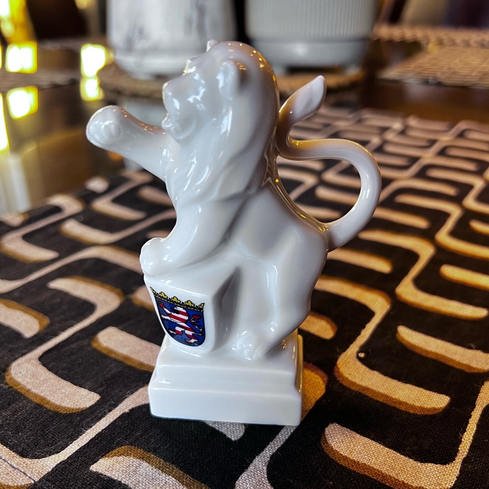 Höchst Vintage German Porcelain Lion